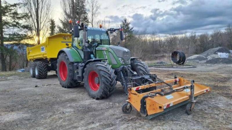 Location d'un tracteur agricole avec benne tp et chauffeur dans l'Ain sur un chantier autoroutier ATMB
