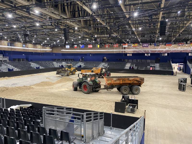 Location de tracteurs et bennes TP pour du transport de sable à Chassieux